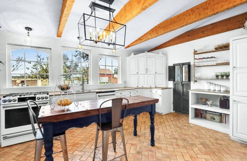 Comfort House | PRIVATE, HILL COUNTRY, 1890's FARMHOUSE WITH HOT TUB ON 1O ACRES, SLEEPS 8.