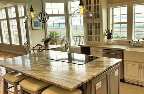 Kennewick House | Private Hilltop Luxury Estate with Breathtaking Views!