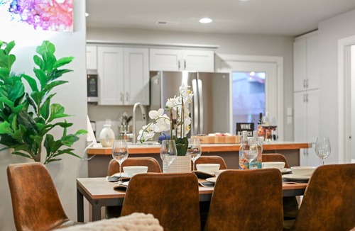 Chelan House | Private hot tub/Close to town/Cozy and pet friendly