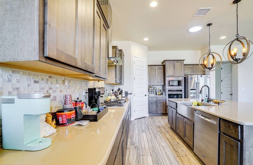 El Paso House | Private Hot Tub + Putting Green: El Paso Getaway!