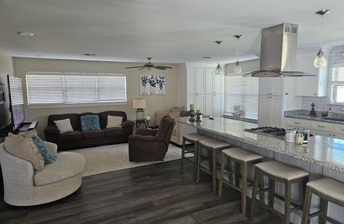 El Lago House | Private house, sleeps 8-10, close to Kemah Boardwalk, the Bay & Clear Lake