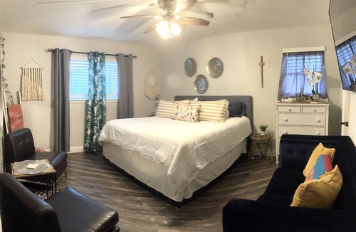 North Richland Hills Bed & Breakfast | Private king master bedroom w/private bathroom & shared home (others live here)