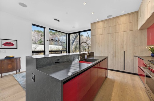 Lower Arapahoe House | Private Luxury 4-bedroom house on Pearl St