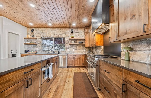 Tamarack Cabin | Private Luxury Cabin near Tamarack Resort with Indoor Sauna & Hot Tub