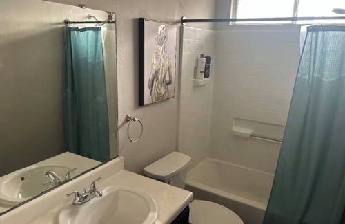 Del Valle House | Private Master bedroom with private bath near COTA and Tesla.