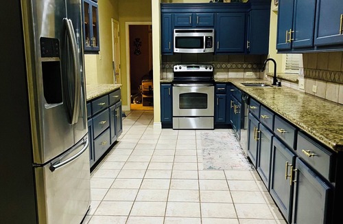 Edelweiss House | Private Pool + Hot Tub! 4BR Retreat with Ultimate Tailgate Patio
