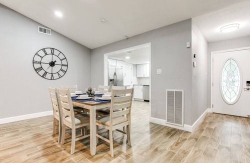 North San Antonio - SAT House | Private Pool | SeaWorld | Gameroom | Near Downtown