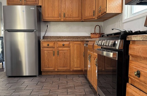 Quincy House | Private Pool Sleeps 14 Spacious 4BR Home for Families & Groups