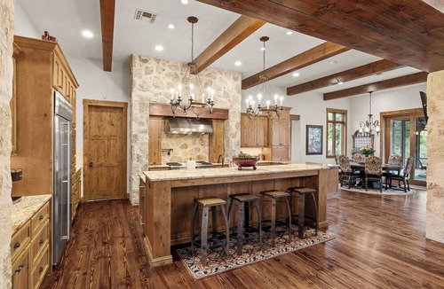 Bergheim House | Private Ranch|Pool|Ping Pong|Yoga|Weddings|Games
