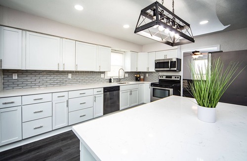 Platte Woods House | Private Retreat 7BR 5 King Beds Hot Tub Game Room