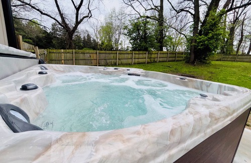 Platte Woods House | Private Retreat 7BR 5 King Beds Hot Tub Game Room