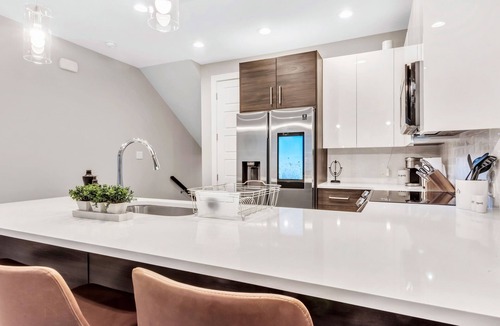 Fort Worth House | Private Rooftop Patio+4 Story Home w/Peloton Bike in Downtown Fort Worth