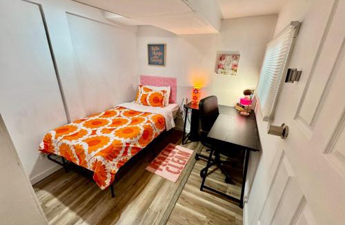 Rainier Valley House | Private Room on the 1st Floor with Shared Bathroom near Airport and Downtown Seattte