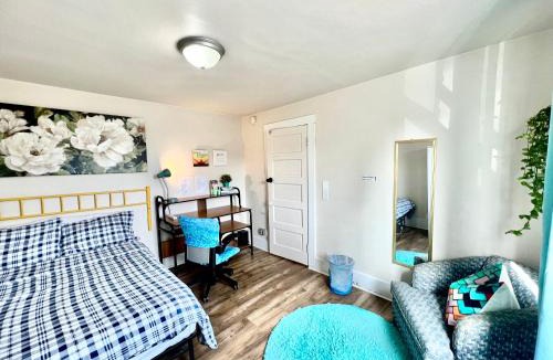 Rainier Valley House | Private Room with Shared Bathrooms with Air Conditioner 10 Minutes To SeaTac Airport