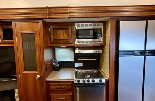 West Odessa House | Private RV Hideaway - Fireplace+Fast Wi-Fi by LCH