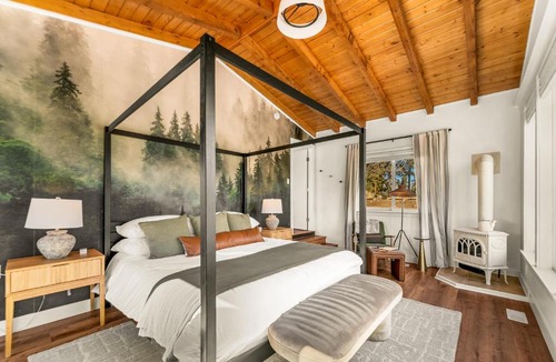 Bailey House | Private Sauna Retreat, Cold Plunge, Hot Tub, Views