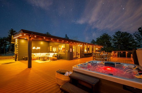 Bailey House | Private Sauna Retreat, Cold Plunge, Hot Tub, Views