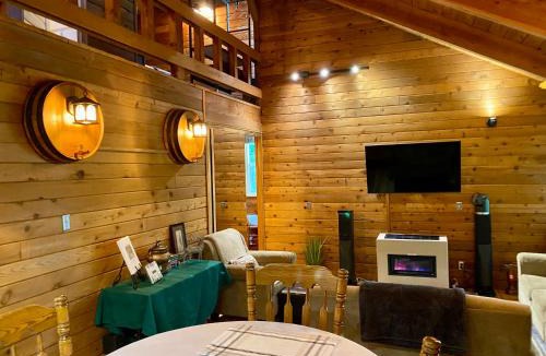 Enumclaw Ski Chalet | Private Secluded Cabin Hike Mt Rainier & Sunrise