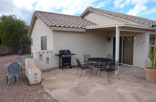 The Bluffs House | Private Southwest Haven with Magical Breathtaking Desert Views. Enjoy your stay!