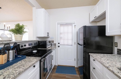 Euless House | Private Stay - Near Airport, Shopping + Golf Club