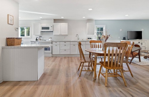 Bellingham Cottage | Private Studio Retreat: Modern Amenities, Natural Beauty in Bellingham Expanse