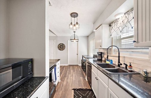 Southbelt/Ellington House | Private Yard Oasis: 4BR Home, Sleeps 10