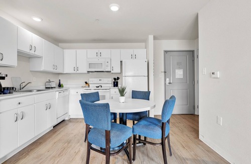 Far North Central Apartment | Properties by Preston I Comfy 2Bed 2Bath