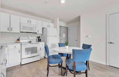 Far North Central Apartment | Properties by Preston I Comfy 2Bed 2Bath