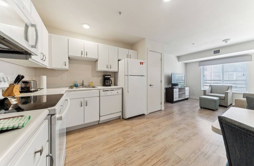 Far North Central Apartment | Properties by Preston I Stylish 1Bed I Gym