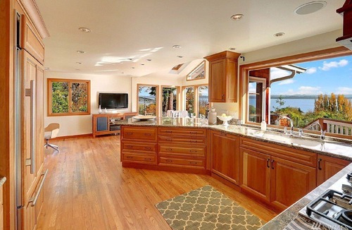 Rollingbay House | Puget Sound View Estate with sprawling yard and beach access