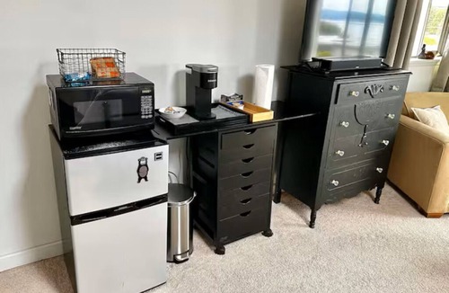 Federal Way Apartment | Puget Sound View, Beautiful Neighborhood, Beach Boardwalk Nearby, close to Seatc