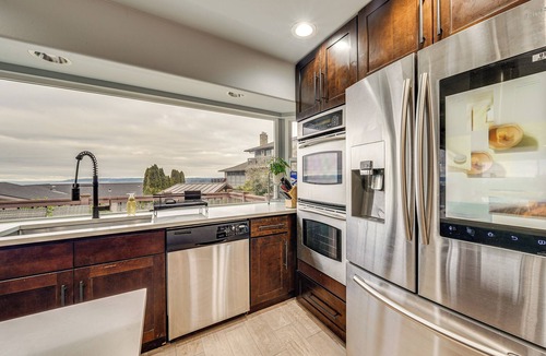 Federal Way Cottage | Puget Sound Views! Serene Federal Way Retreat