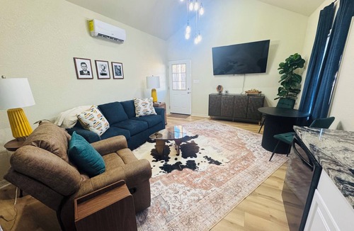 Camden House | Pumpkin Spice Cozy One bedroom house