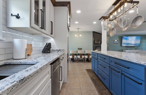 Waveland House | Pup friendly, spacious 4BR home, gourmet kitchen, golf cart avail in Waveland.