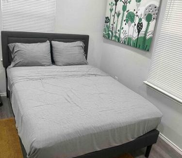 Washington Ave./ Memorial Park House | Quaint 1 bd close to downtown