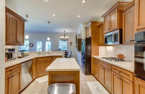 Noble House | Quaint Noble Home: 6 Mi to University of Oklahoma!