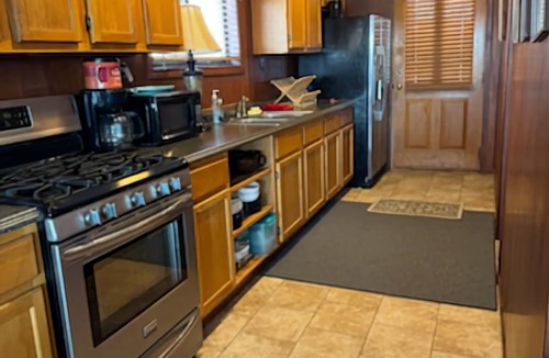 St. Joseph Cabin | Quaint Peaceful Waterfront Cabin #4, entire building.