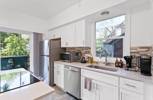 South Perry District House | Quaint South Hill Home w/Luxury King Bed & Wifi!