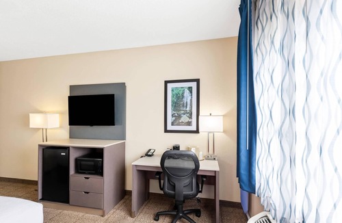 Springfield Hotel | Quality Inn and Suites Springfield Southwest near I-72