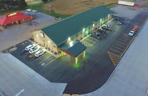 Russell Hotel | Quality Inn Russell