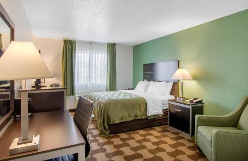 Russell Hotel | Quality Inn Russell