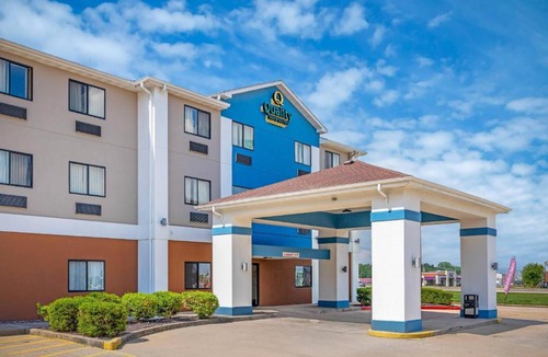 Caseyville Hotel | Quality Inn & Suites Caseyville - St Louis