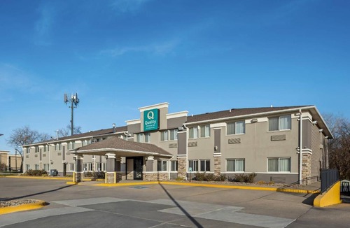 Greater South Side Hotel | Quality Inn & Suites Des Moines Airport