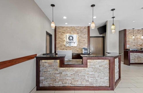 Greater South Side Hotel | Quality Inn & Suites Des Moines Airport