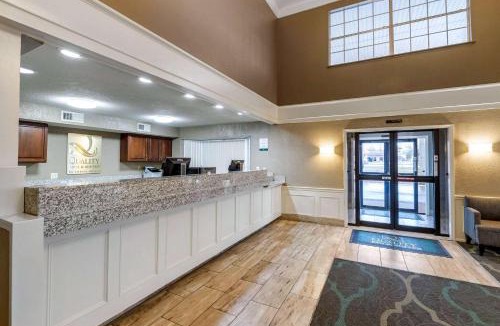Lovington Hotel | Quality Inn & Suites Des Moines - Merle Hay Road