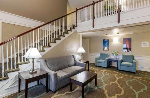Lovington Hotel | Quality Inn & Suites Des Moines - Merle Hay Road