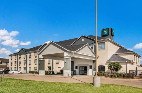 Fossil Creek Hotel | Quality Inn & Suites Fort Worth - Fossil Creek