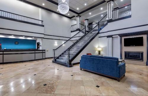 Northwest Dallas Hotel | Quality Inn & Suites I-35 E-Walnut Hill