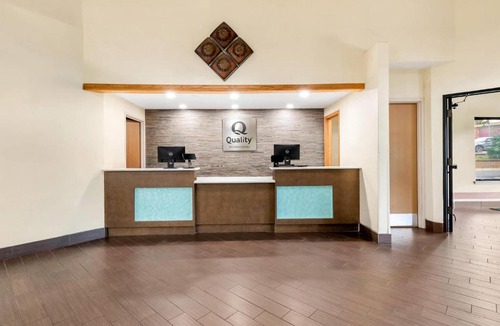 Lawrence Hotel | Quality Inn & Suites Lawrence - University Area