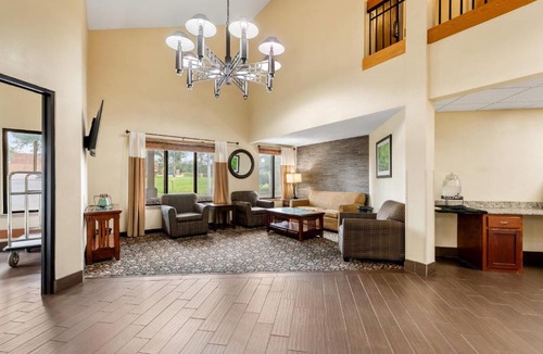 Lawrence Hotel | Quality Inn & Suites Lawrence - University Area